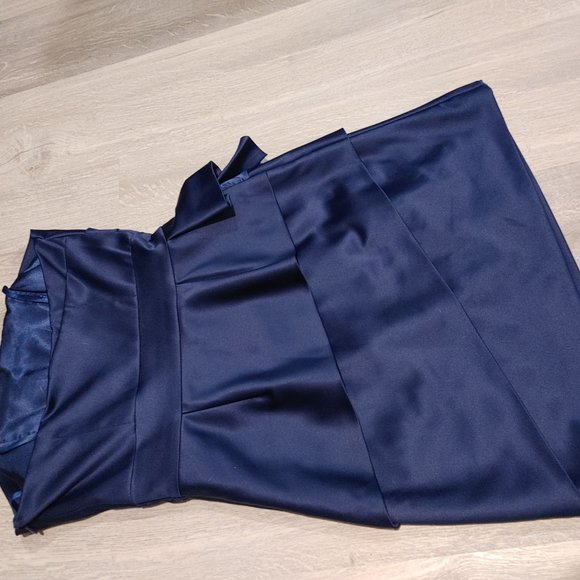 Elegant Navy Mini Dress - Picture 6 of 6